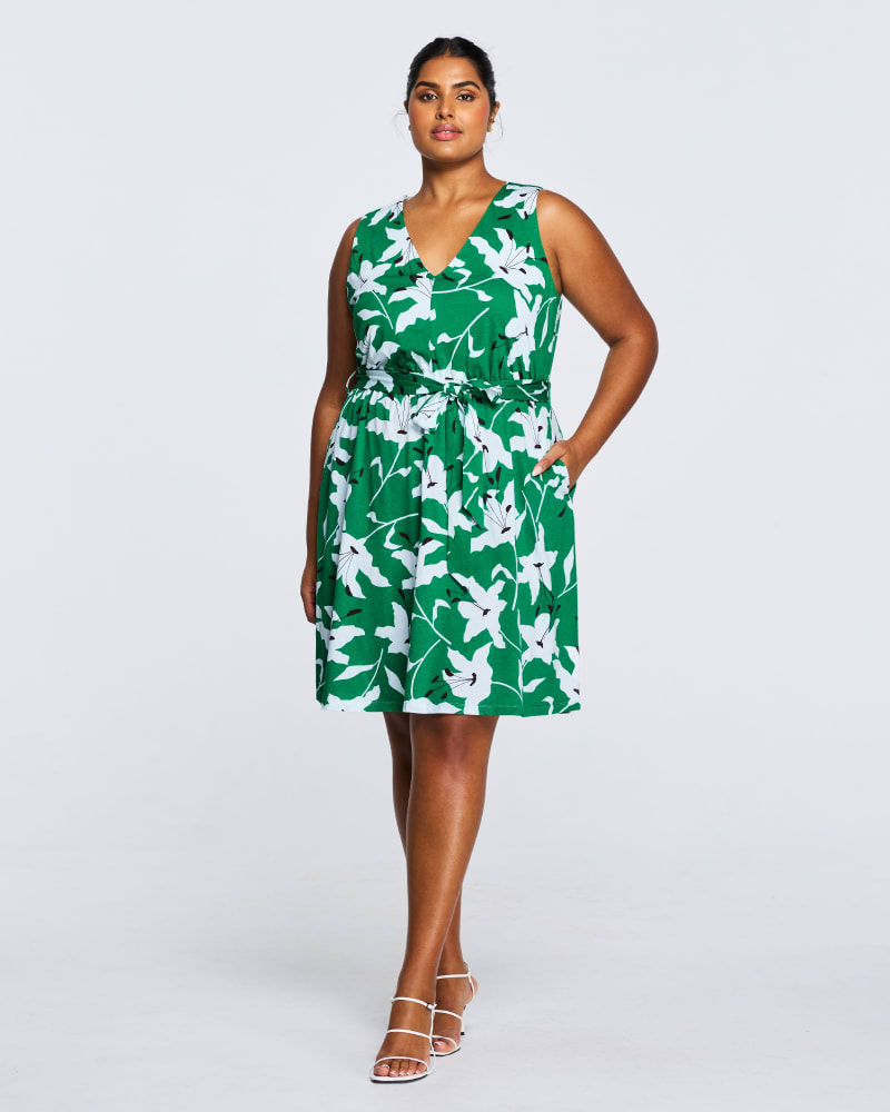 Front of a model wearing a size 22W Juniper Lily Dress in Print by Estelle. | dia_product_style_image_id:295184